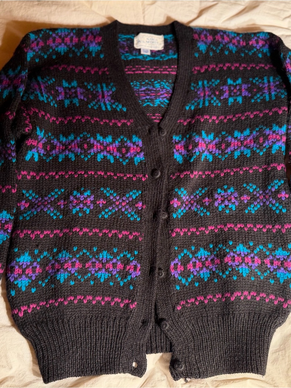 100% Wool Made in Peru Sweater Size Medium